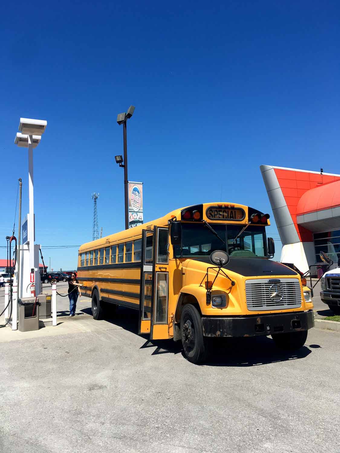 Elva, notre bus scolaire jaune