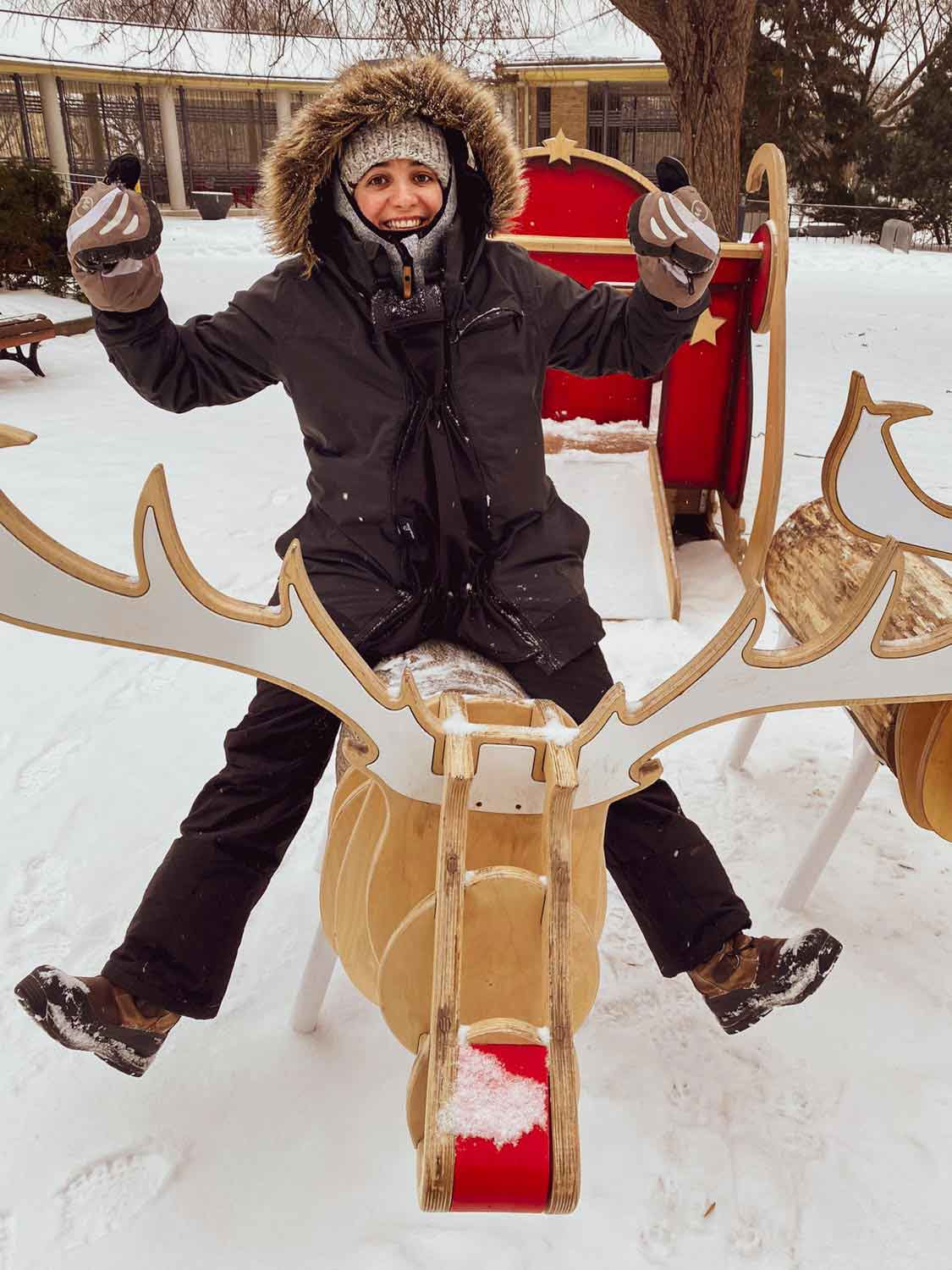 Mumu tout sourire en mode Noël au Canada